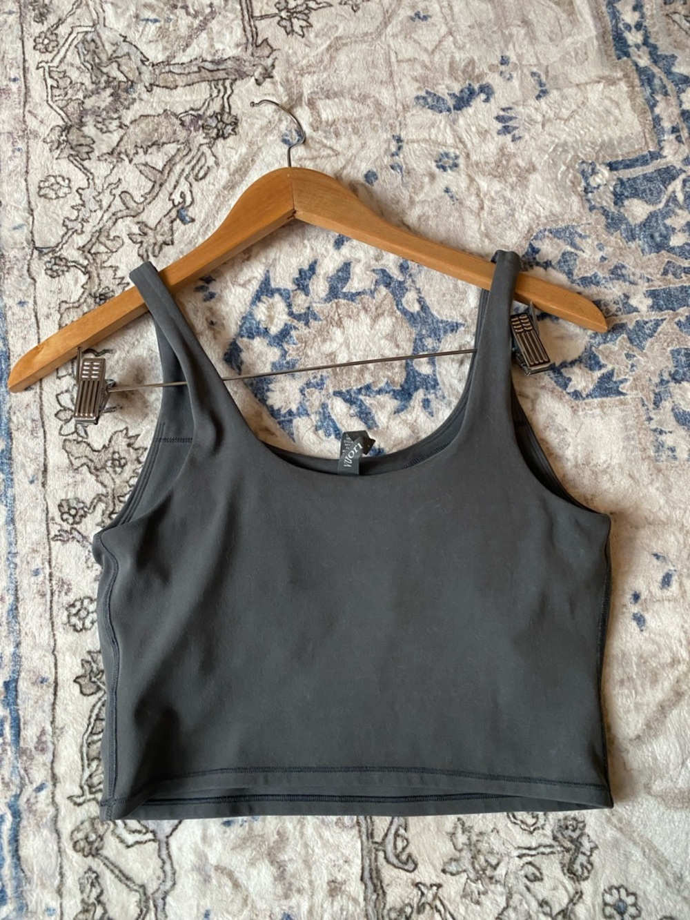 Like new! Vuori Scoop Neck Crop Tank Top in Charcoal - Picture 5 of 5